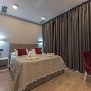 Sky & Sun Luxury With Private Parking In The Garage Couette-café Zadar